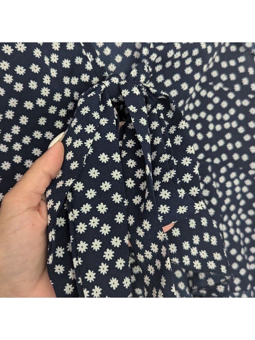 5/$20!! SHEIN Floral print front tie cropped top - Picture 5 of 7